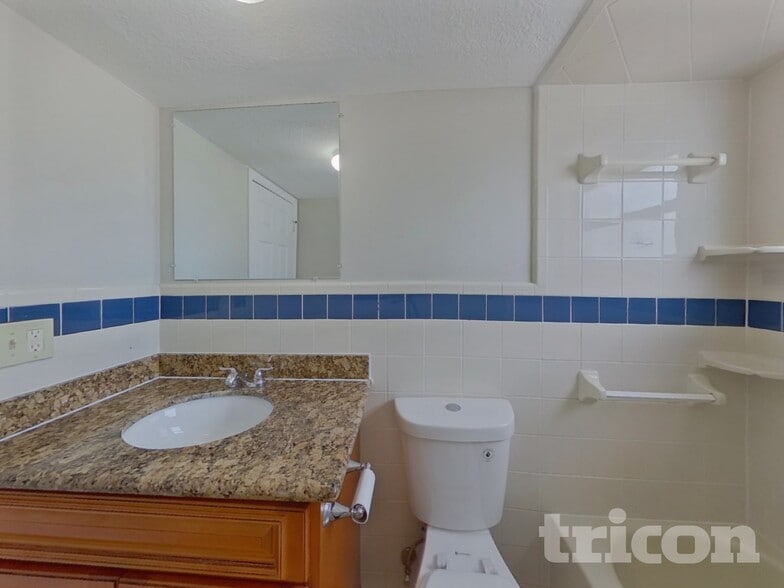 Building Photo - 2290 Colonial Dr