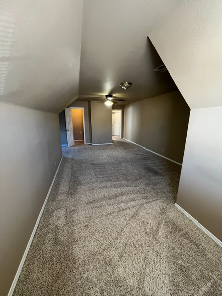 Building Photo - 2542 W 66th Pl
