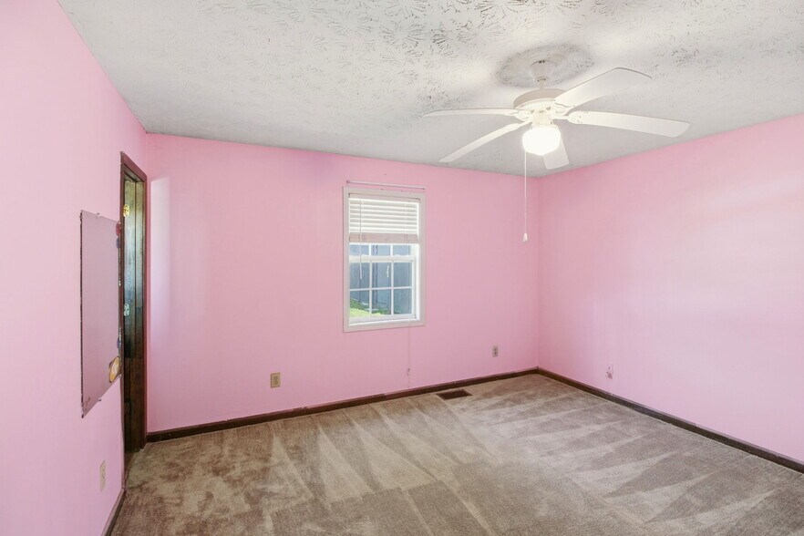 Building Photo - 213 Carter Rd