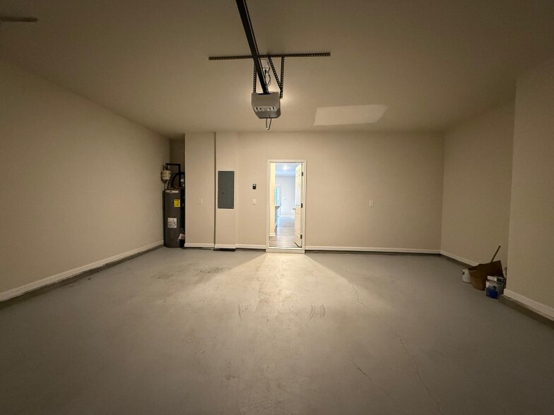 Building Photo - 5135 Tulip Sq