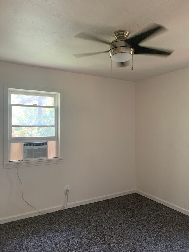 Building Photo - 2 Bedroom 1 Bath Home in Kill Devil Hills