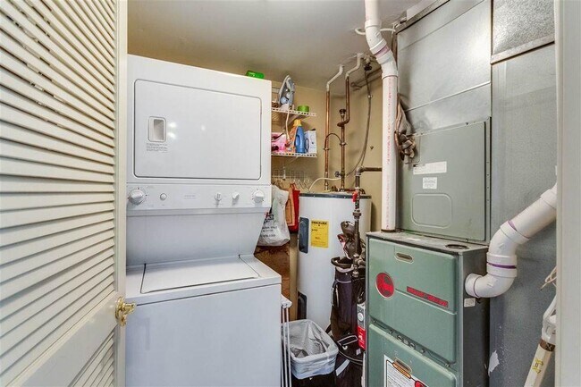 Building Photo - 711 Clinton St