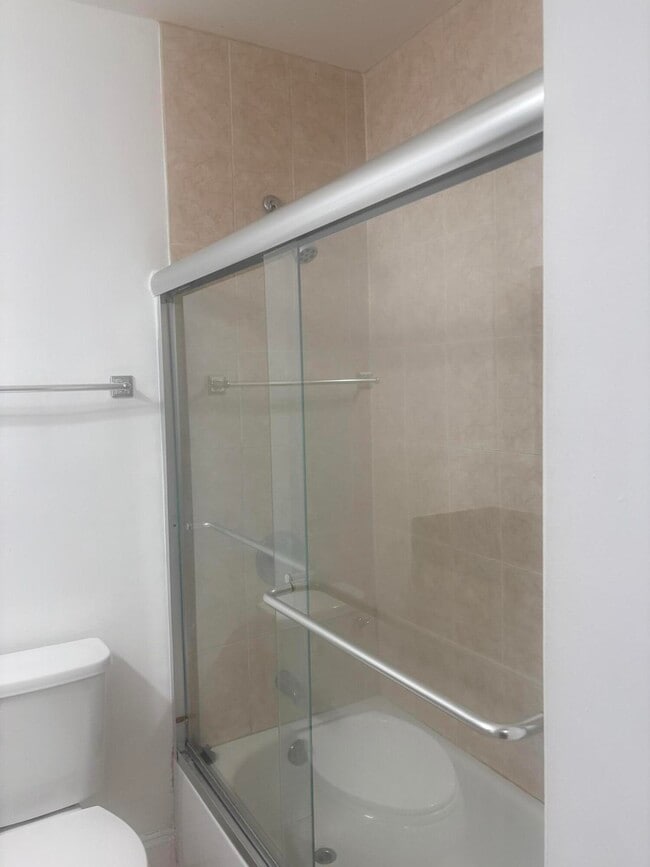 Building Photo - 1801 NE 25th Ave