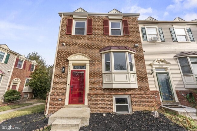 Building Photo - 8213 Roxbury Dr