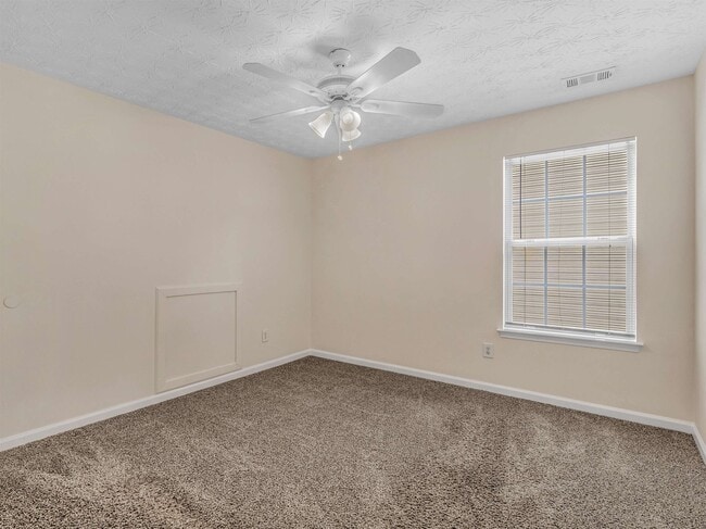 Building Photo - 310 Sarasota Ln
