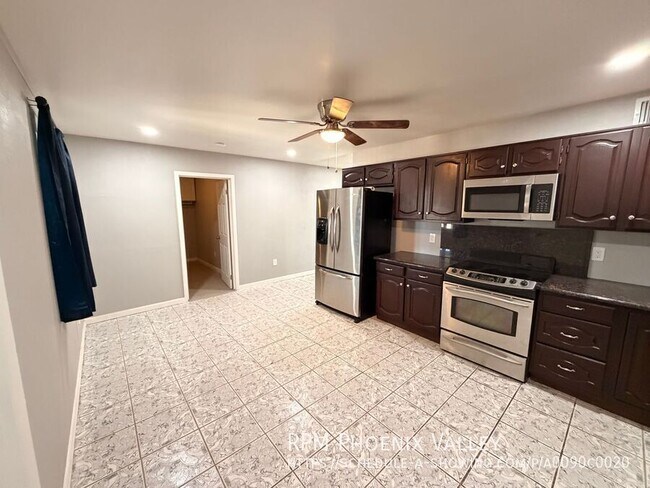 Building Photo - 301 N 3rd St