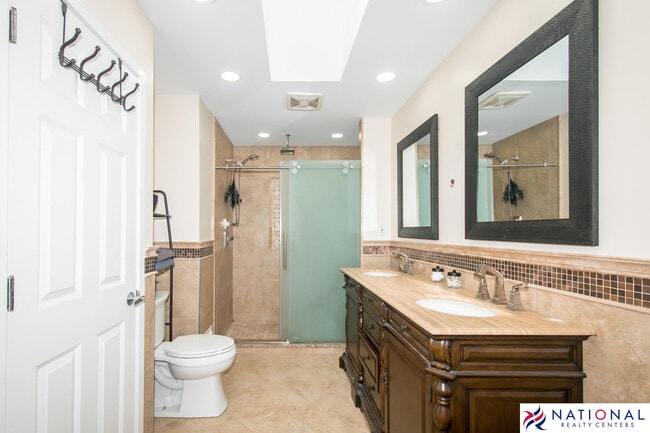 Building Photo - 37709 Glengrove Dr