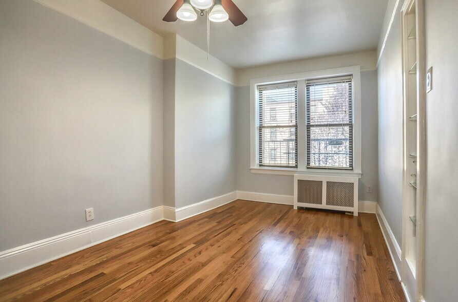 Building Photo - 202 Park Ave