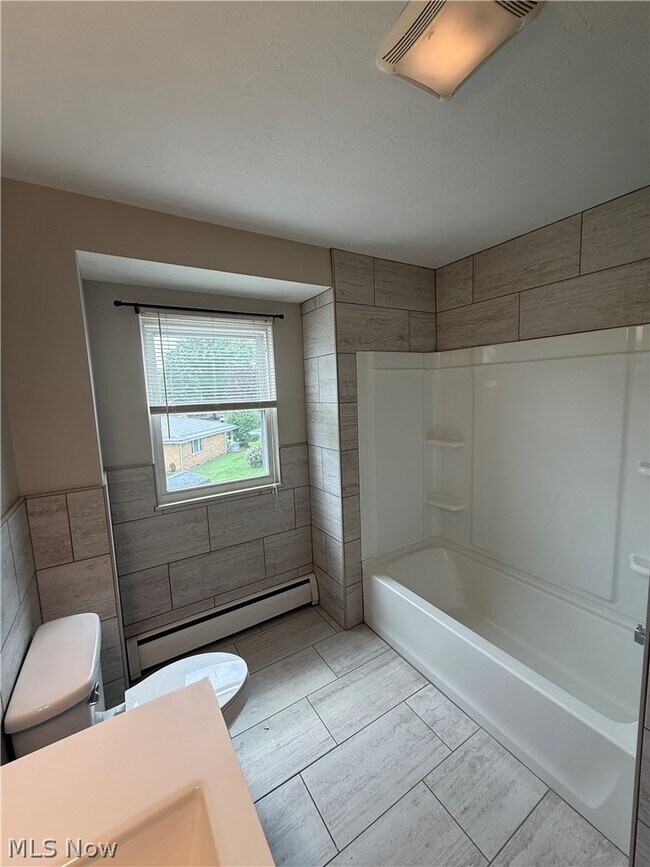 Building Photo - 2520 Flintridge Dr