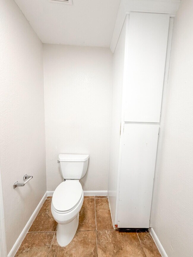 Building Photo - 1827 N Congress Ave