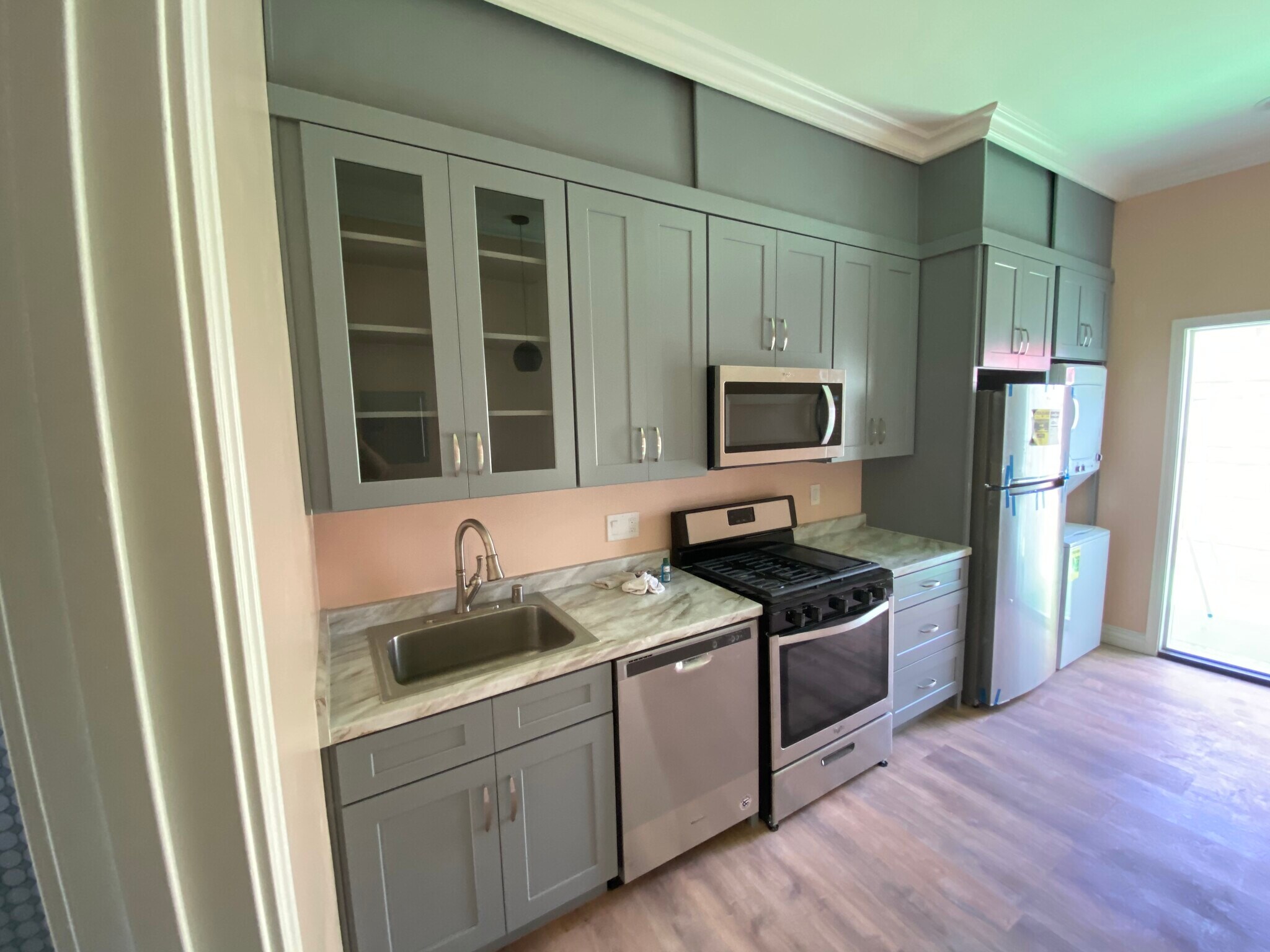 Kitchen - 10207 Louise Ave
