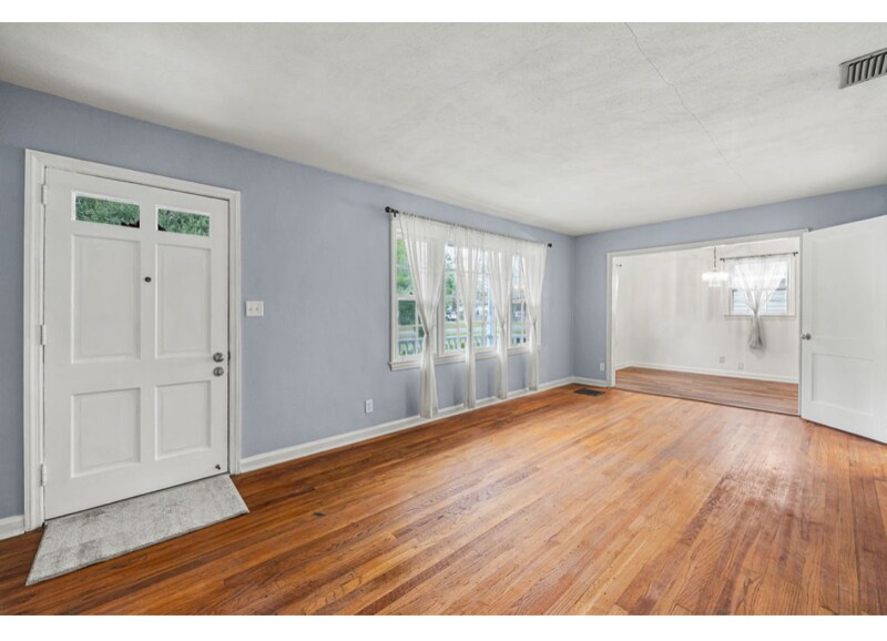 Building Photo - 3308 Kelwin Ave