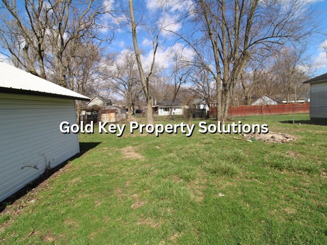 Building Photo - MUNCIE 3 BR 1 BA House with Garage and Covered Porch (SECTION 8 APPROVED)