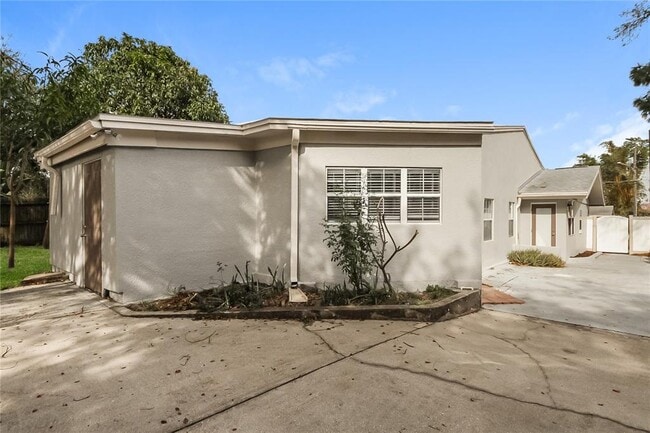 Building Photo - 604 Prairie Lake Dr