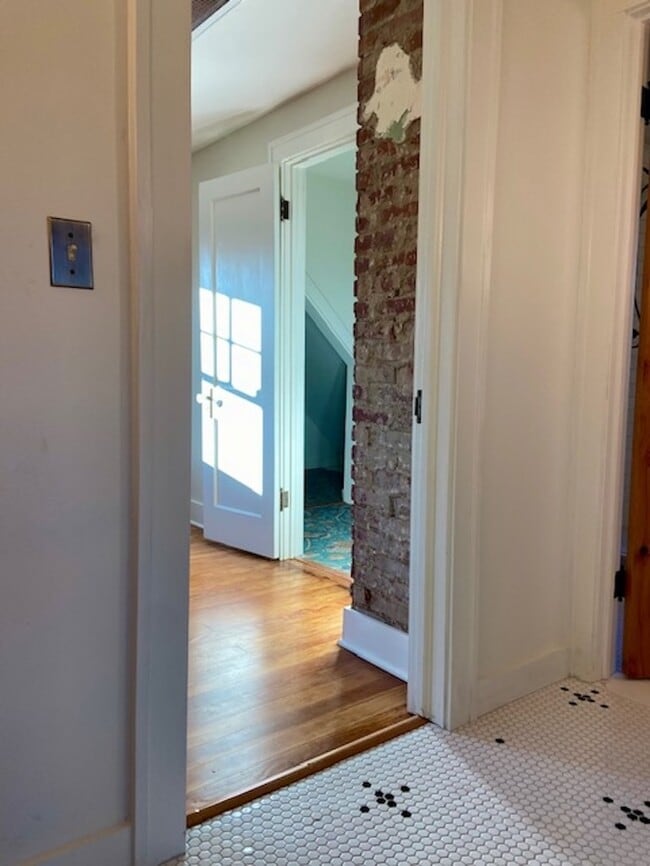 Building Photo - 412 W Ila St