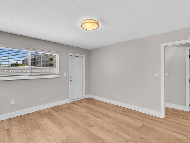 Building Photo - 1030 9th St