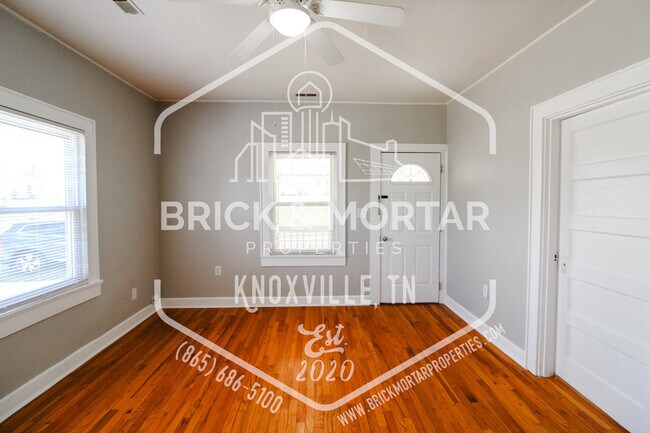 Building Photo - 657 E Lincoln Rd