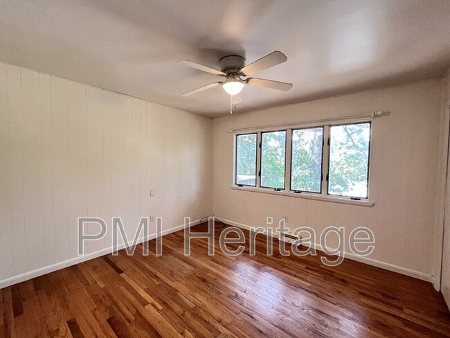 Building Photo - 1139 N Sunset Dr