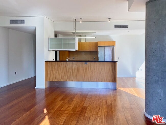 Building Photo - 1155 S Grand Ave