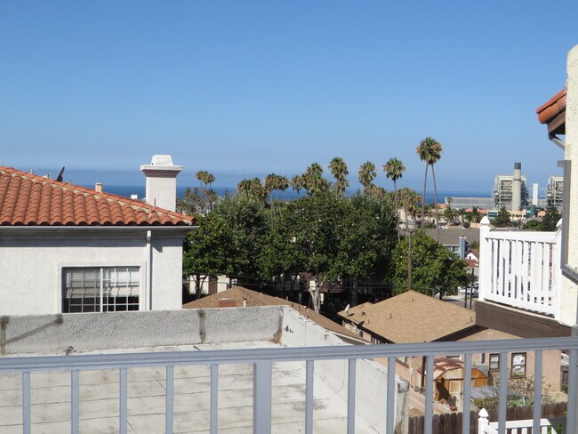 Building Photo - 623 N Juanita Ave