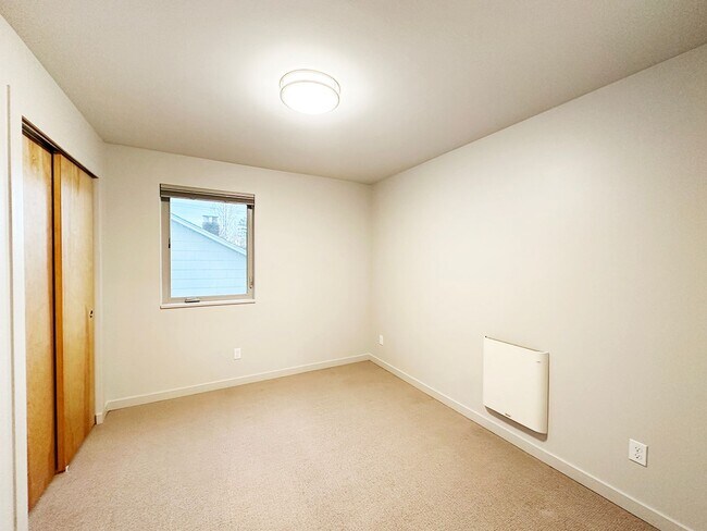 Building Photo - 3bd/2ba Seattle Townhome