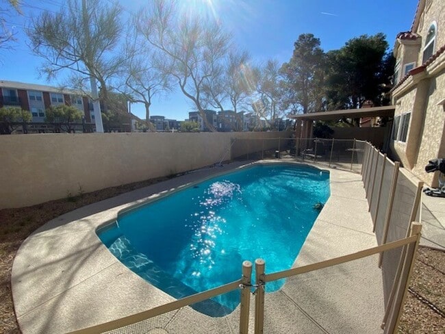 Building Photo - 2640 Ohio Ct