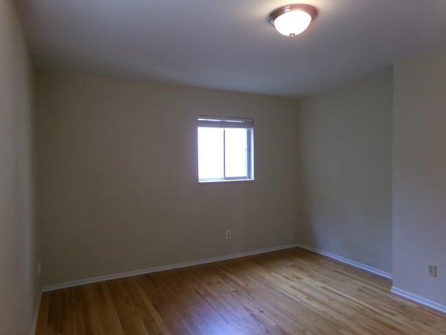 Building Photo - 1132 Ponderosa Dr