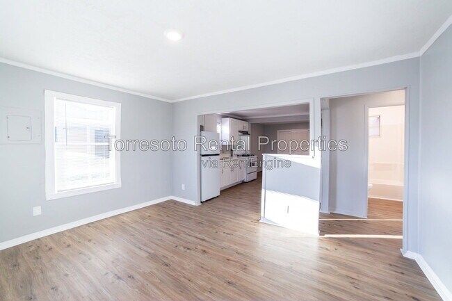 Building Photo - 2731 Menchaca St