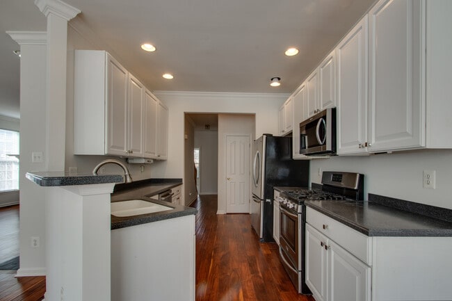 Building Photo - 30 Wanoma Cir