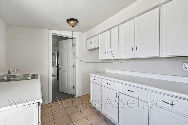 Building Photo - Cozy 1 Bed/1 Bath Duplex Home With Amazing Mountain Views In Barstow!