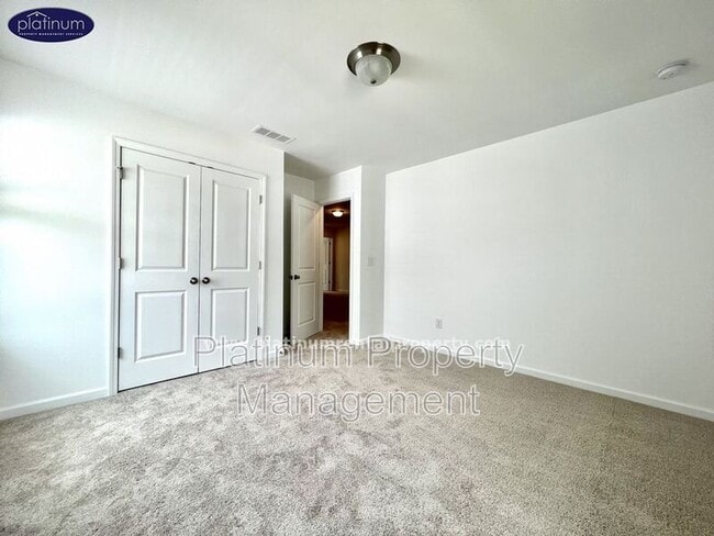 Building Photo - 5770 Thornton Dr