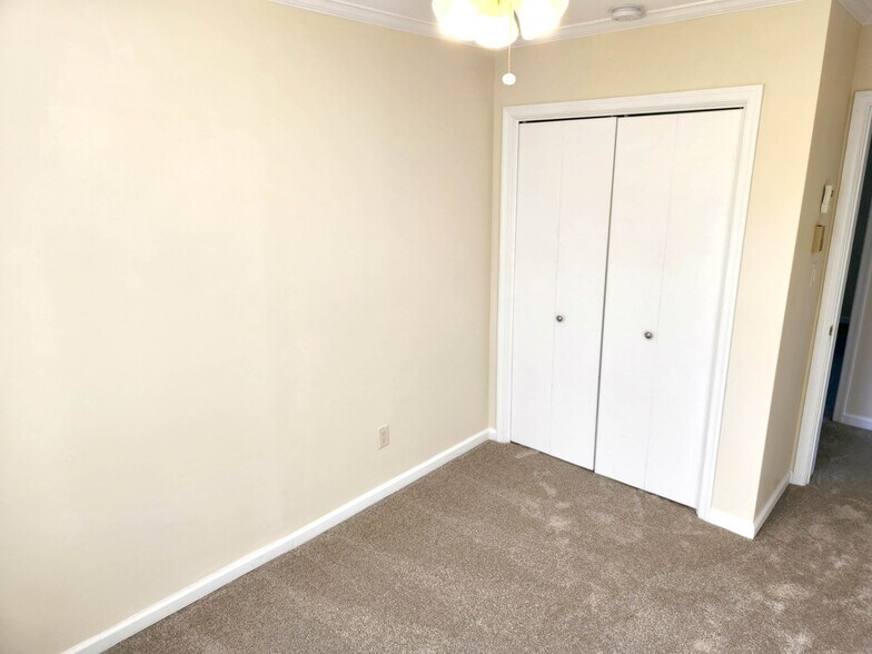 Building Photo - 12422 Kent Rd