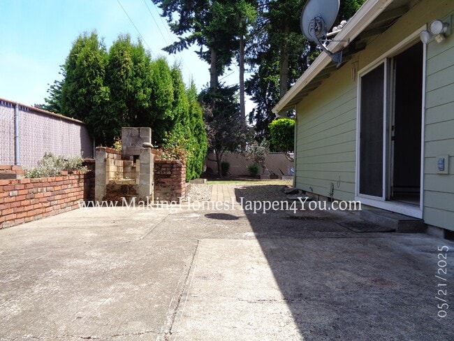 Building Photo - 2844 Randi Ln NE