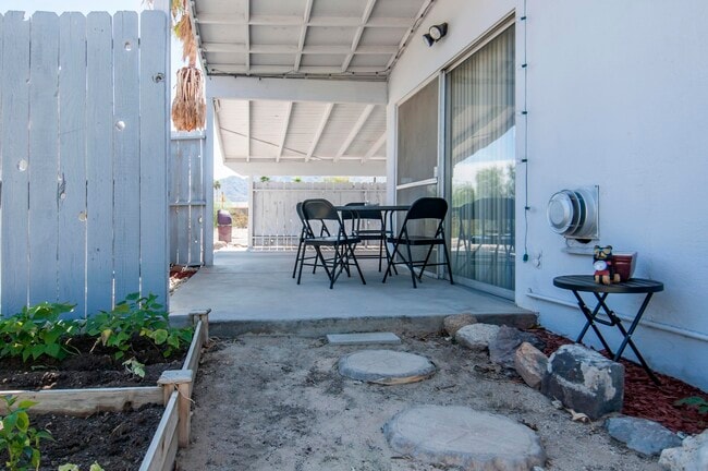 Building Photo - 72458 Sunnyslope Dr