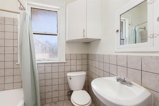 Building Photo - 1712 Market St