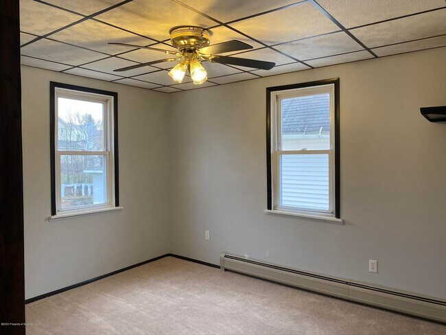 Building Photo - 116 E Elm St