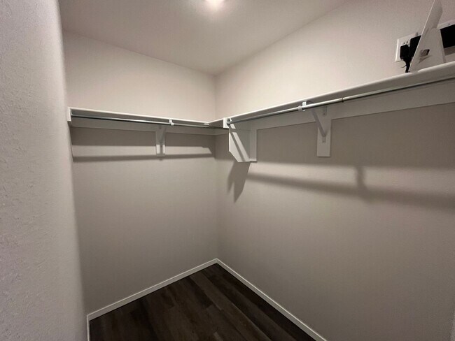 Building Photo - *NOW PRELEASING* Three Bedroom | Two Bath Home in Somerset