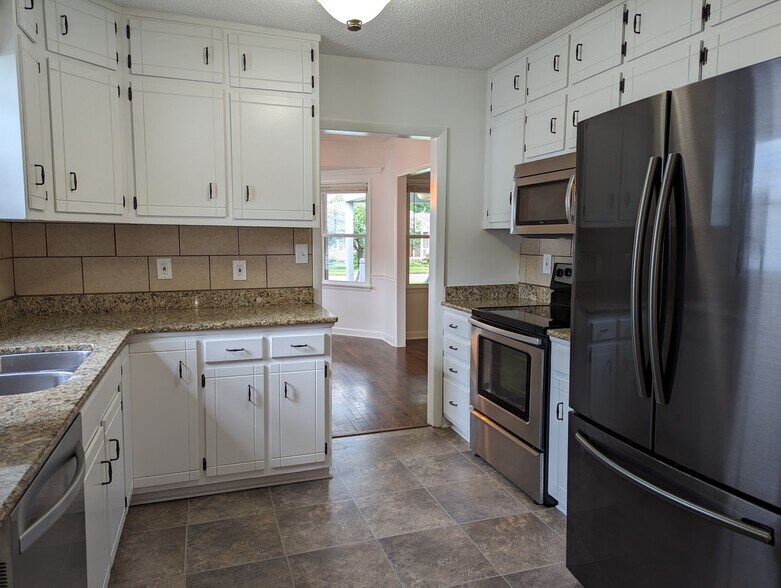 Kitchen - 2615 Alabama St SW