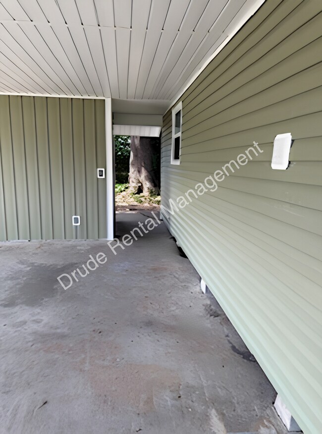 Building Photo - Cozy Charming Country Home