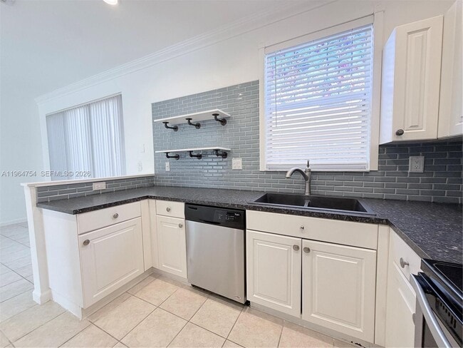 Building Photo - 792 NW 170th Terrace