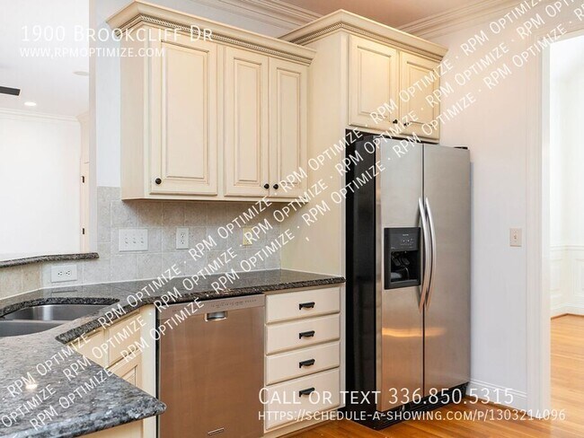 Building Photo - 1900 Brookcliff Dr