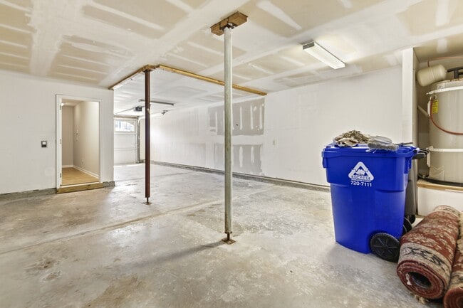 Building Photo - 1406 Hamlin Park Cir