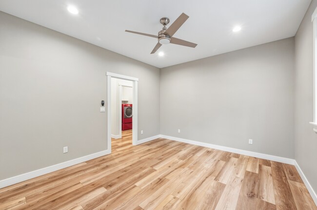 Building Photo - Modern 3-Bed x 2-Bath House