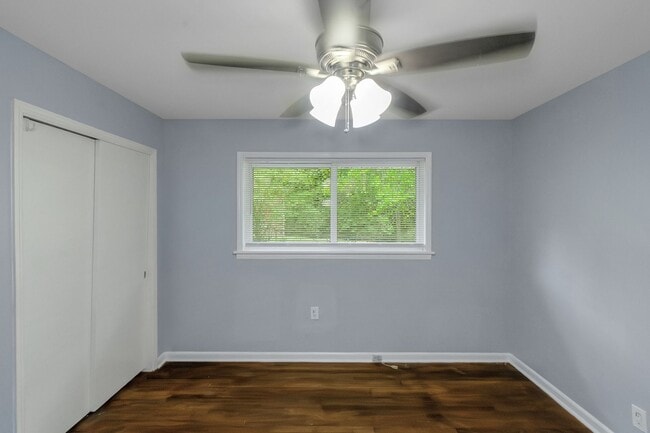 Building Photo - Your new home Awaits!