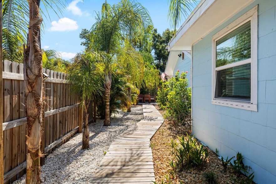 Building Photo - 4801 14th Ave S