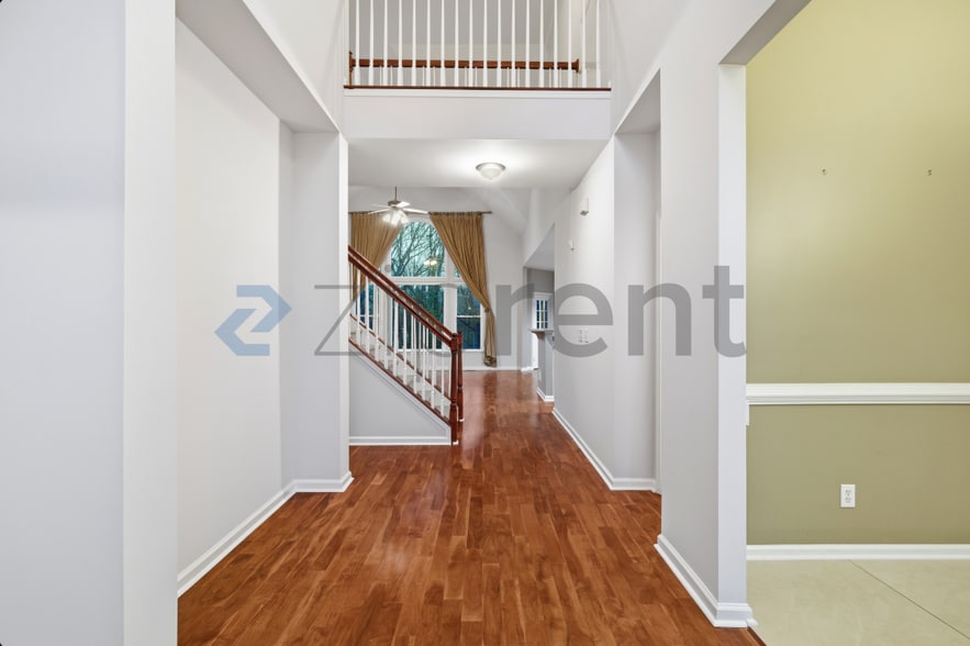 Building Photo - 2505 Madison Commons