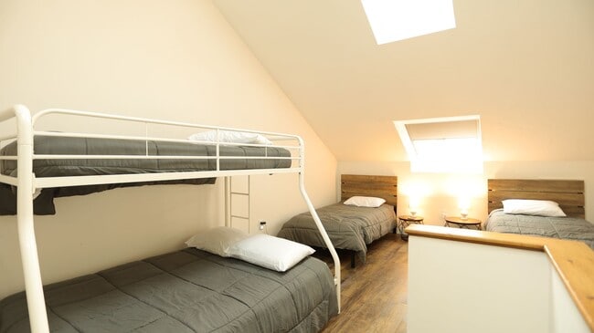 Building Photo - FURNISHED WINTER SEASONAL - 3 bedroom with Stunning Views, 6 mo lease - $2675/mo