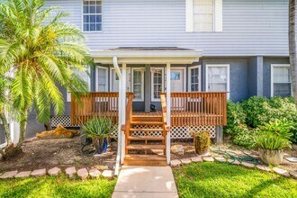 Building Photo - Beautifully updated 2-bedroom, 1.5-bathroo...
