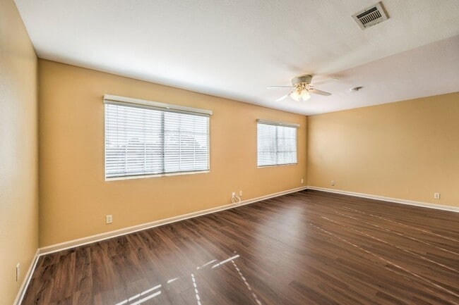 Building Photo - 3 Bed room Pool home in Desert Shores
