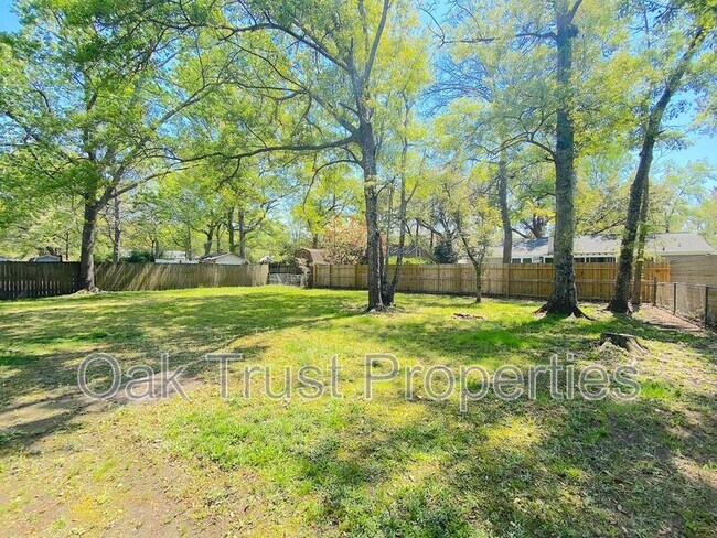 Building Photo - 1227 Mathis Ferry Rd